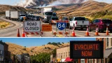 Wildfire near Oregon-Idaho line closes 70 miles of I‑84, forces evacuation of Huntington